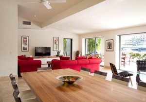 Canalfront Retreat, Private Jetty & Pool