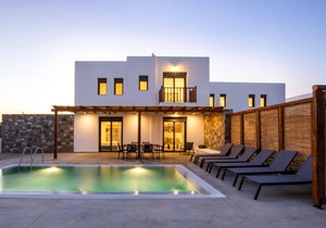 Cato Agro 5, Seafront Villa with Private Pool