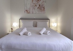 Central & Comfortable, with Acropolis view