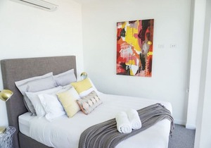 Central Modern 2 Bed*Carpark*Pool*WiFi*Netflix*Gym