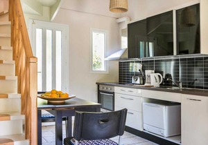 Charming villa w/pretty garden, 5min walk to beach