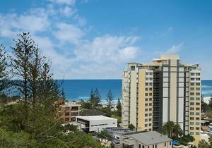 Chateau Royale Unit 34 - Overlooking central Coolangatta
