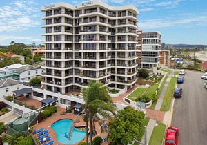 Chateau Royale Unit 34 - Overlooking central Coolangatta