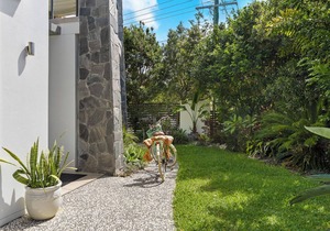 Currumbin Beach Holiday Home - 200m to the beach