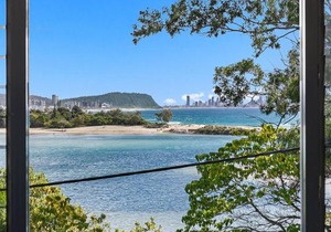Currumbin Beachfront Haven