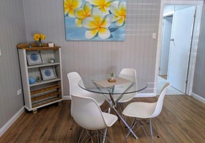 Cute Cottage - 2 Bedrooms - City & Strand Beach Location