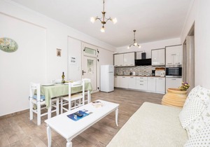 Dolphin House - Three Bedroom Villa, Sleeps 7
