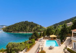 Dolphin House - Three Bedroom Villa, Sleeps 7