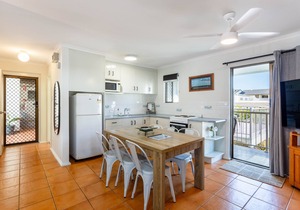 Driftwood on the Beach - Sea View Unit 10