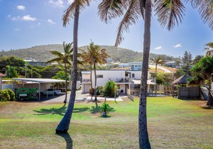 Driftwood on the Beach - Sea View Unit 10