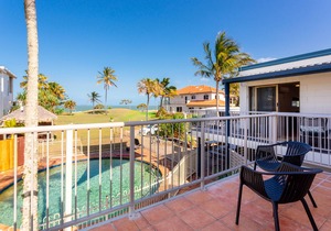 Driftwood on the Beach - Sea View Unit 9