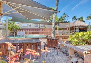 Driftwood on the Beach - Sea View Unit 9