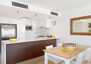 Eden Apartments Unit 901 Easy walk to Twin Towns services club and patrolled beaches with Wi-Fi Inc.