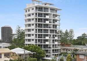 Eden Apartments Unit 901 Easy walk to Twin Towns services club and patrolled beaches with Wi-Fi Inc.