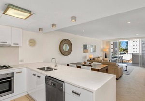 Eden Apartments Unit 401 Modern 2 bedroom Apartment Close to the Beach in Rainbow Bay - Free Wifi