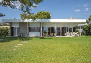 Eretria villa on the beach