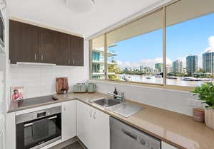 Fab! ~ Skyline City, Water + Story Bridge Views