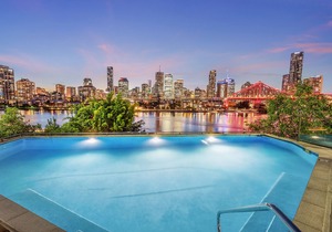 Fab! ~ Skyline City, Water + Story Bridge Views