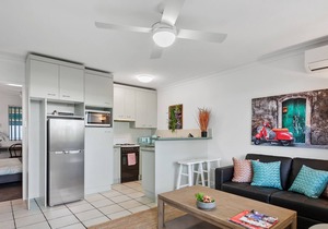 Funky Urban Pad ~ 1 Bed/1 Bath/1 Car ~ New Farm