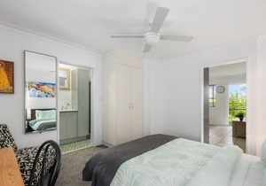 Funky Urban Pad ~ 1 Bed/1 Bath/1 Car ~ New Farm