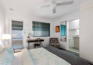 Funky Urban Pad ~ 1 Bed/1 Bath/1 Car ~ New Farm
