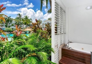 Ground floor Spa Suite in the popular Beach Club Resort in Palm Cove