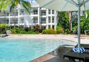 Ground floor Spa Suite in the popular Beach Club Resort in Palm Cove