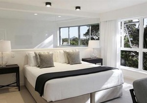 Hastings Park: Elegant Noosa Gem by the Beach