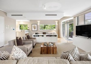 Hastings Park: Scenic Beachside Retreat