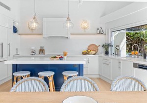 Hastings St Gem with Pool, Newly Renovated