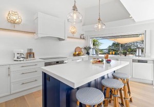 Hastings St Gem with Pool, Newly Renovated