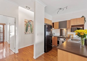 Hidden in New Farm ~ 1 Bed/1 Bath/1 Car/Views