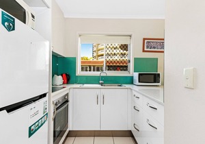 Holiday unit 5-min walk from the beach with pool