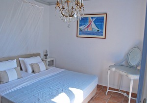 Houlakia's Paradise - Standing view and private pool