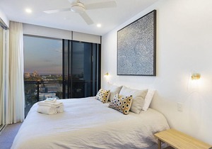 ICONIC UNIT 1504 - BRAND NEW BEACHFRONT APARTMENT IN KIRRA COOLANGATTA