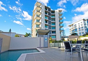 Kirra Wave 102 - Luxury beachfront at North Kirra - Min. 3 night stays!