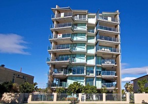Kirra Wave 102 - Luxury beachfront at North Kirra - Min. 3 night stays!