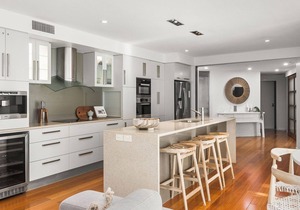 Kirra Wave 301 - Luxury Beachfront - All Linen Provided