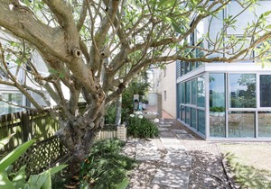 Lovely 2BR Riverfront Condo New Farm