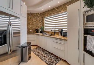 Luxury condo with private rooftop hot tub, W/D, and pool - close to the beach