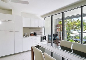Lxry 2 bed Apt-Sea and Mountain View