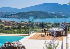 Lygia Villa Sleeps 10 with Pool Air Con and WiFi