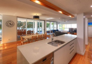 Maggies Beachfront Apt. 3