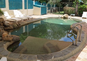 Magnetic Reef 3 - Relaxing tropical getaway with lush gardens and complex pool, minutes to Alma Bay