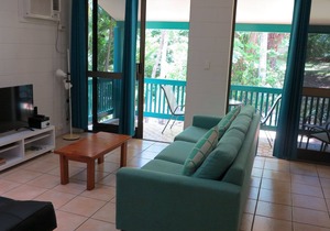 Magnetic Reef 3 - Relaxing tropical getaway with lush gardens and complex pool, minutes to Alma Bay