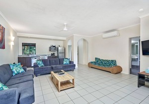 Mango Resort 1 Bedroom ground floor apartment with direct pool access