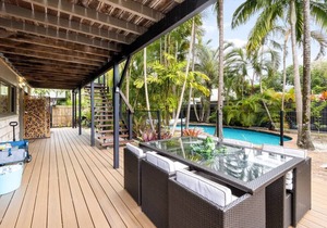 Mudjimba Art House - Quirky Beachside Holiday Home w/pool