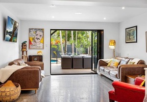 Mudjimba Art House - Quirky Beachside Holiday Home w/pool