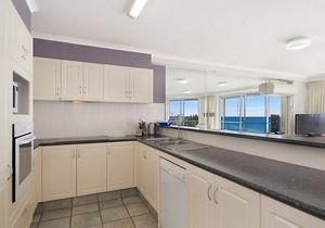 Ocean Plaza Unit 1469 Right on Coolangatta beachfront with FREE Wi-Fi