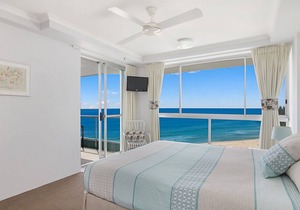 Ocean Plaza Unit 1469 Right on Coolangatta beachfront with FREE Wi-Fi